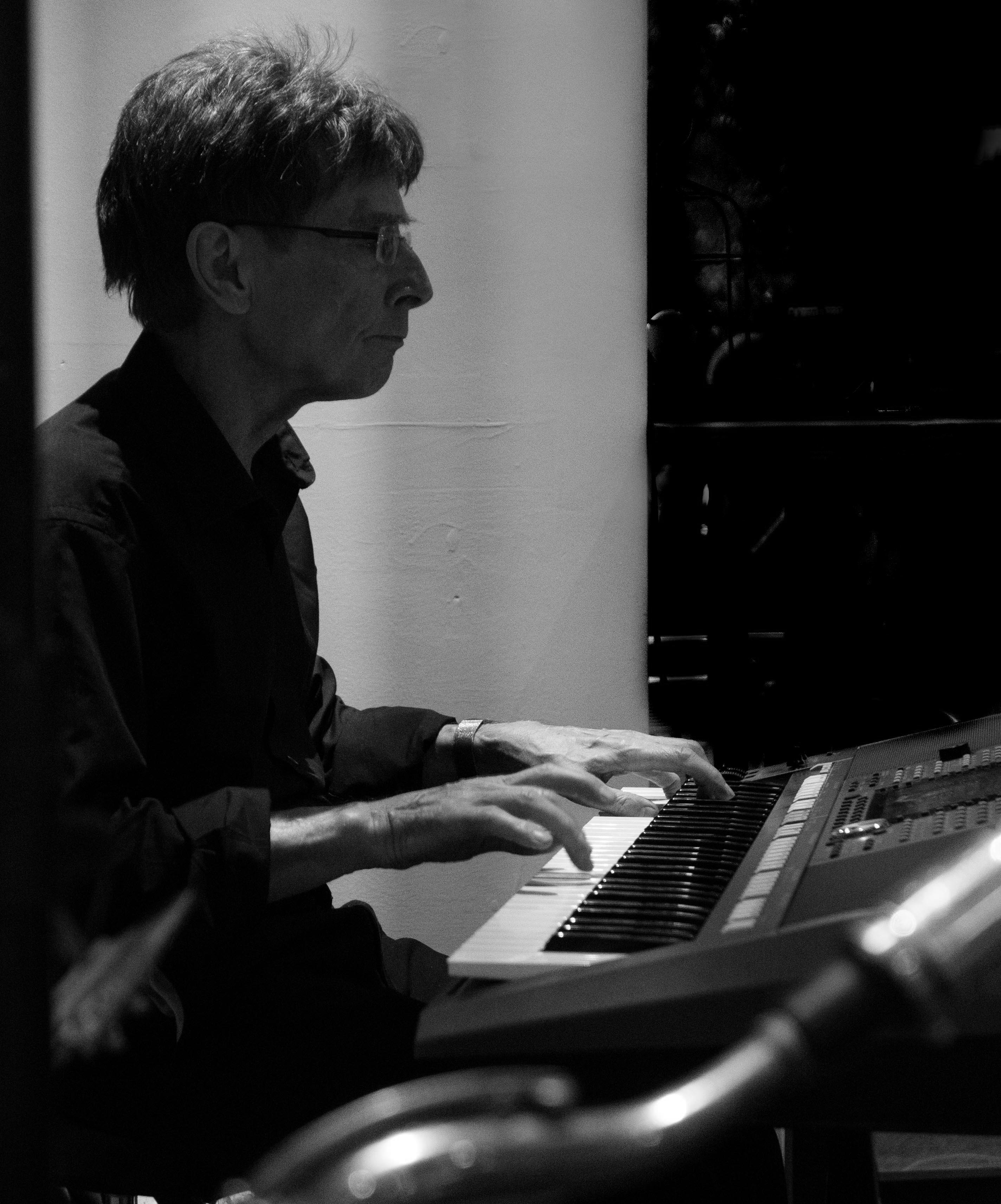 Stuart Garden (keyboards)